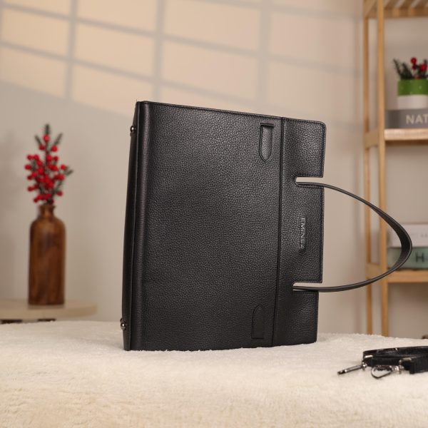 Black Leather Handbag With Magnetic Closure - Multi-Compartment / With Shoulder Strap / Everyday 7 Black Leather Handbag With Magnetic Closure - Multi-Compartment / With Shoulder Strap / Everyday