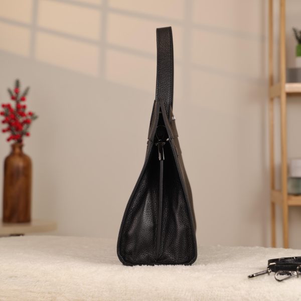 Black Leather Handbag With Magnetic Closure - Multi-Compartment / With Shoulder Strap / Everyday 8 Black Leather Handbag With Magnetic Closure - Multi-Compartment / With Shoulder Strap / Everyday