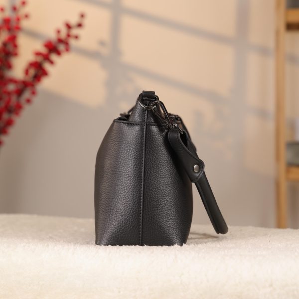 Black Leather Shoulder Bag / Handbag With Adjustable Shoulder Strap / Zippered and Multi-Compartment 5 Black Leather Shoulder Bag / Handbag With Adjustable Shoulder Strap / Zippered and Multi-Compartment
