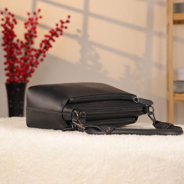 Black Leather Shoulder Bag / Handbag With Adjustable Shoulder Strap / Zippered and Multi-Compartment 9 Black Leather Shoulder Bag / Handbag With Adjustable Shoulder Strap / Zippered and Multi-Compartment