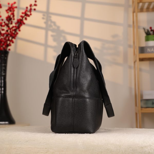 Black Leather Shoulder Bag with Adjustable Strap and Make-up Bag