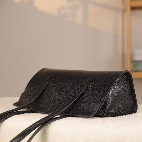 Black Real Cow Leather Shoulder Bag With Magnetic Closure