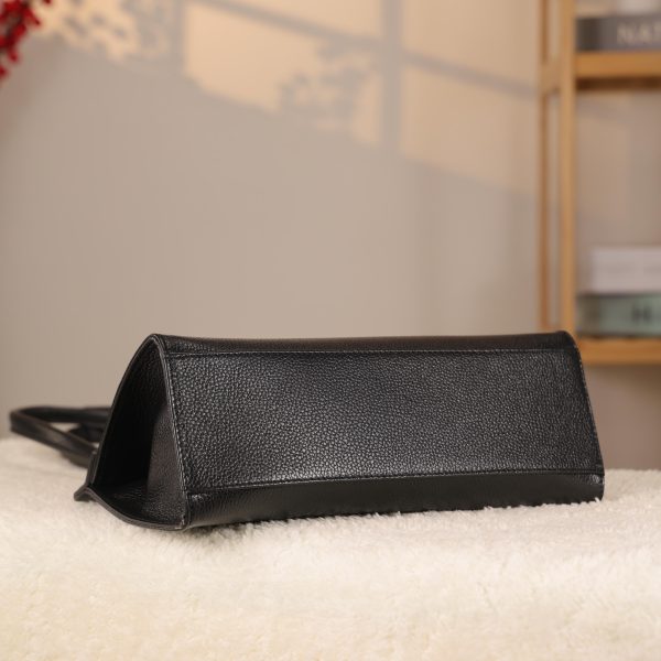 Black Real Cow Leather Shoulder Bag With Magnetic Closure