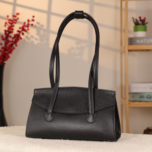 Black Real Cow Leather Shoulder Bag With Magnetic Closure