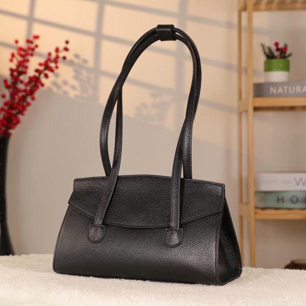 Black Real Cow Leather Shoulder Bag With Magnetic Closure