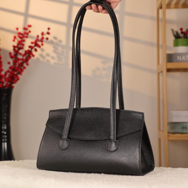 Black Real Cow Leather Shoulder Bag With Magnetic Closure