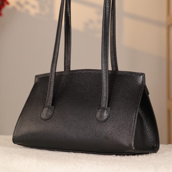 Black Real Cow Leather Shoulder Bag With Magnetic Closure