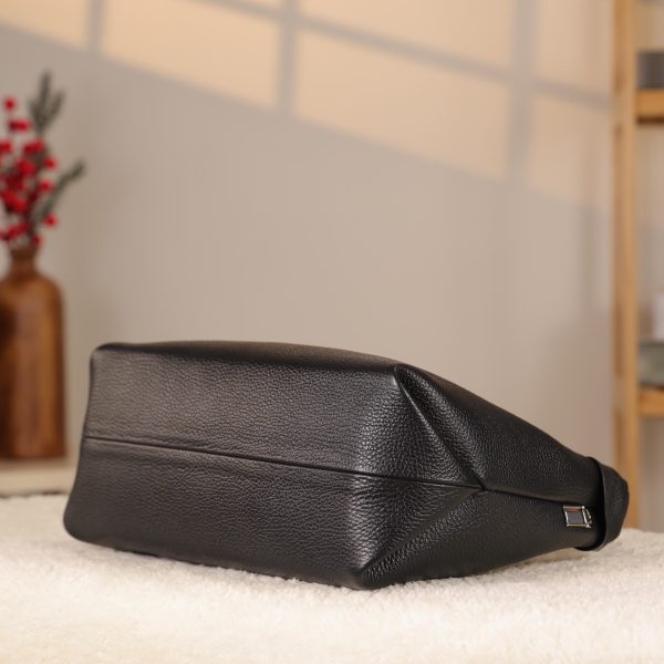 Black Real Leather Handbag With Adjustable Strap , Zippered 15 Black Real Leather Handbag With Adjustable Strap , Zippered