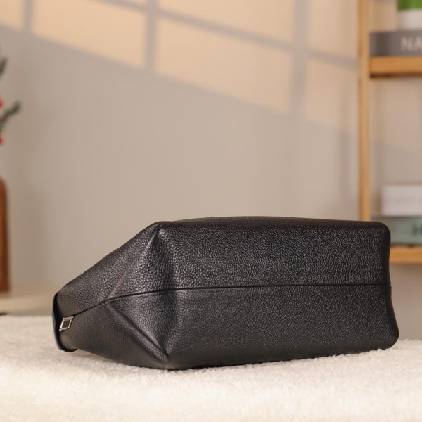 Black Real Leather Handbag With Adjustable Strap , Zippered 16 Black Real Leather Handbag With Adjustable Strap , Zippered