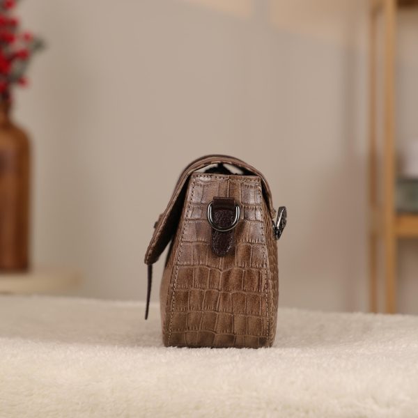 Genuine Leather Shoulder Bag / Handbag With Zipper and Magnetic Closure and Strap 13 Genuine Leather Shoulder Bag / Handbag With Zipper and Magnetic Closure and Strap
