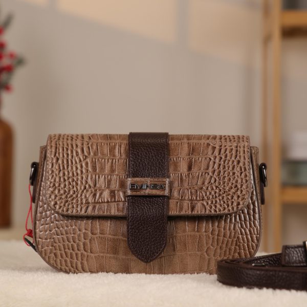 Genuine Leather Shoulder Bag / Handbag With Zipper and Magnetic Closure and Strap 3 Genuine Leather Shoulder Bag / Handbag With Zipper and Magnetic Closure and Strap