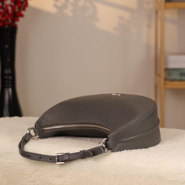 Gray Leather Shoulder Bag / Handbag With Ajustable Shoulder Strap , Zippered and All Season