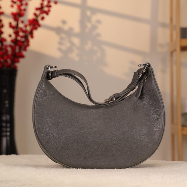 Gray Leather Shoulder Bag / Handbag With Ajustable Shoulder Strap , Zippered and All Season
