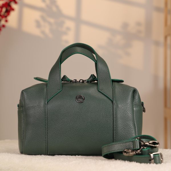Green Leather Handbag With Shoulder Strap / Zippered / Everyday Bag 1 Green Leather Handbag With Shoulder Strap / Zippered / Everyday Bag