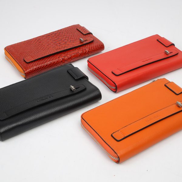 Real Cow Leather Wallet for Women , Zippered and With Magnetic Closure , Multi-Compartment